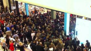 Black Friday Crowd Rushing into Urban Outfitters [upl. by Ching]