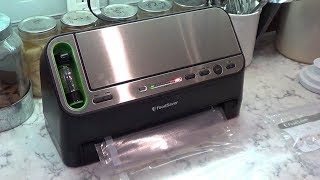 FoodSaver V4440 Vacuum Sealer Review [upl. by Shields451]