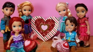 Valentines day 2021  Elsa amp Anna toddlers at school  Barbie is the teacher  heart crafts [upl. by Sarnoff]