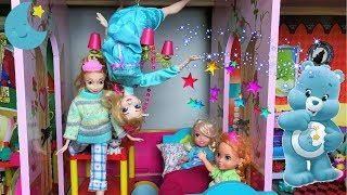 Anna and Elsa Toddlers Care a Lot Adventure 1 What was that sound Bedtime  Toys  Dolls  Bears [upl. by Gen]