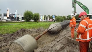 Pulling in a main sewer pipe  rioolbuis trekken [upl. by Aryamo]