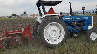 Tractor ford 6600 trabajando con arado de 3 discos 2020 [upl. by Solegna625]