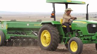 John Deere Lanzamiento Tractores Serie 5D  5E [upl. by Artim260]