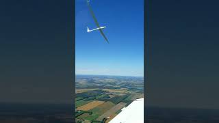 Glider Dramatically Passes Powered Aircraft [upl. by Minier]